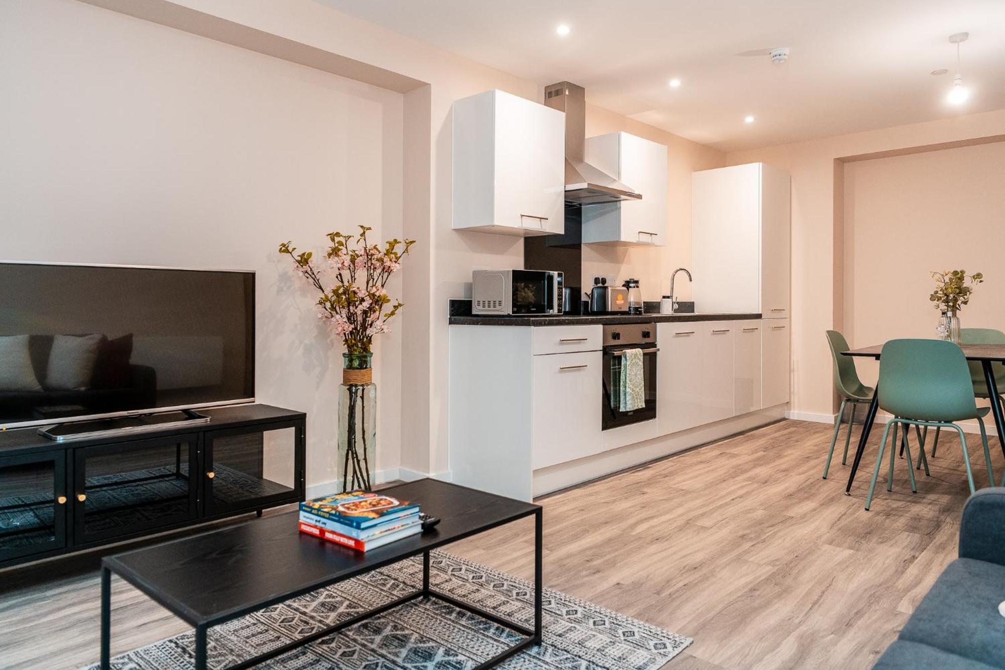 Entire 2 Bedroom And 2 Bathroom Apartment In Manchester City -Free Underground Parking — Photos 1